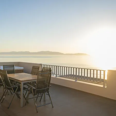 Beachfront Panorama Kythira Jacuzzi & Sea View *